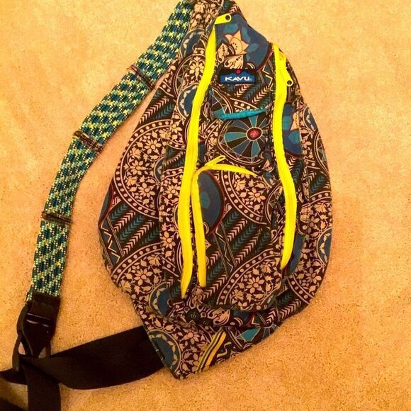 KAVU Green Blue Floral Rope Sling Bag with Adjustable Rope Strap 5 Compartment - Picture 2 of 7